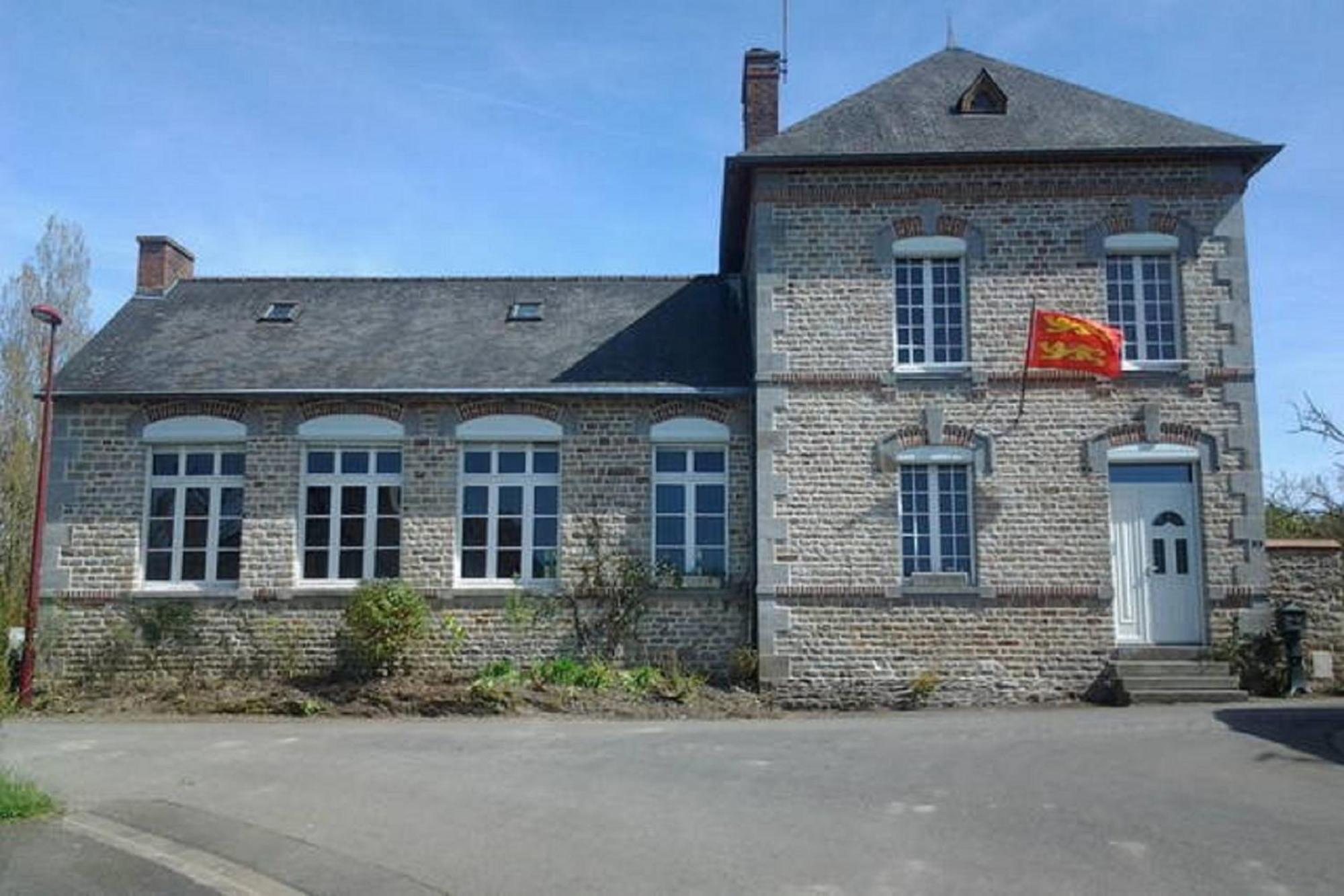 Villa La Petite Ecole De La Baie Pontorson Exterior foto